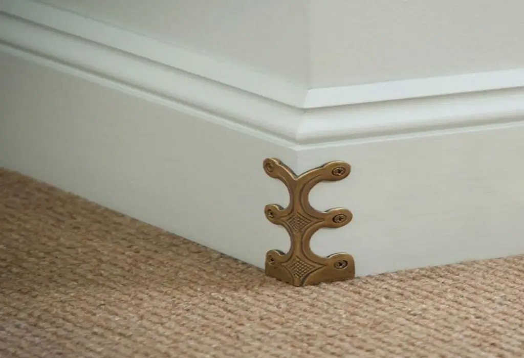 معایب قرنیز پی وی سی